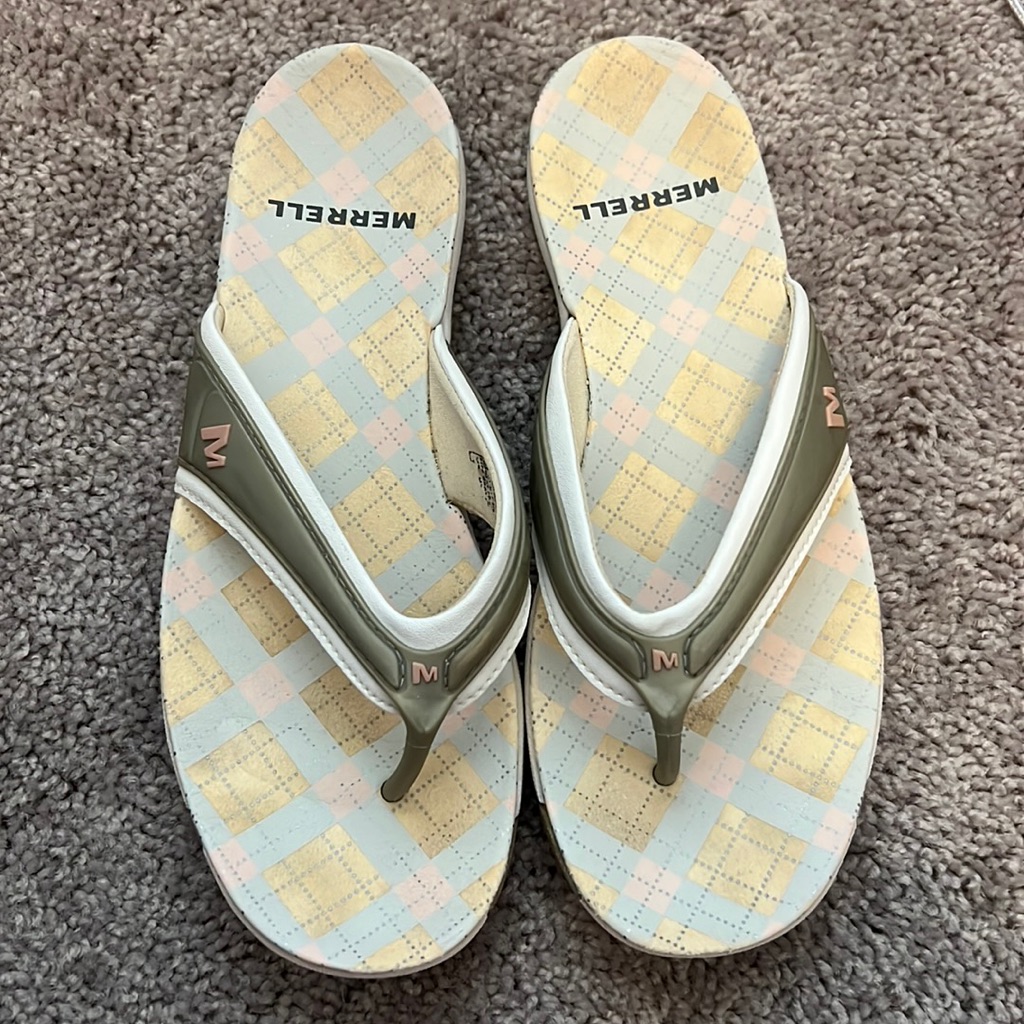 Merrell Flip Flops. Argyle Pattern. Euc. 9.